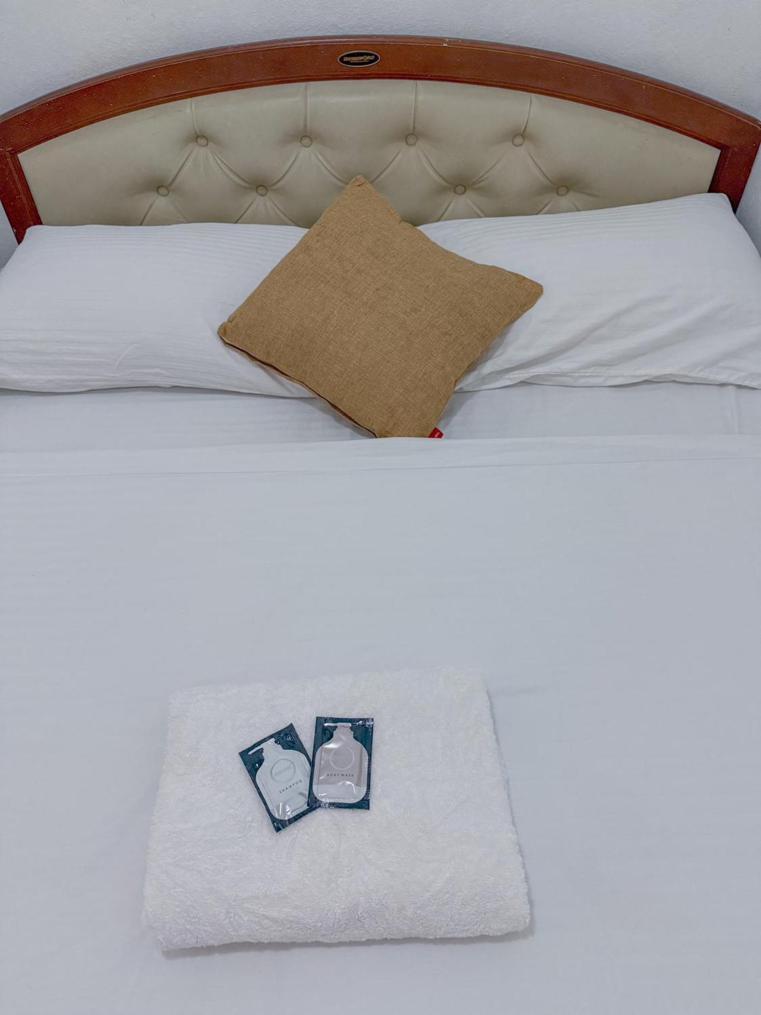 Tonight Hotel George Town Bagian luar foto